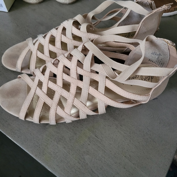 Shoes - Picture 2 of 3